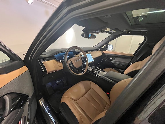 Land Rover Range Rover Sport 4 of 6