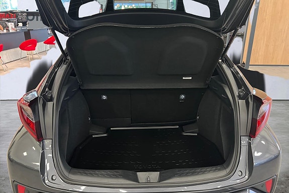 Toyota C-HR 12 of 22