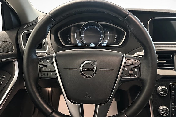 Volvo V40 Cross Country 11 of 15