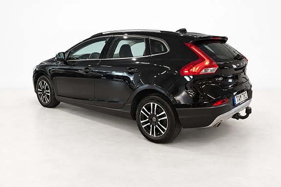 Volvo V40 Cross Country 3 of 15