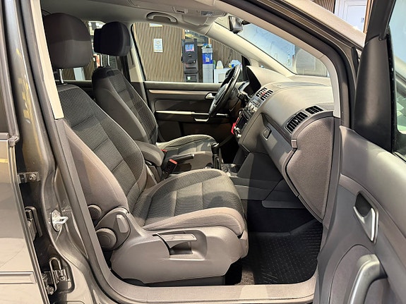 Volkswagen Touran 21 of 27