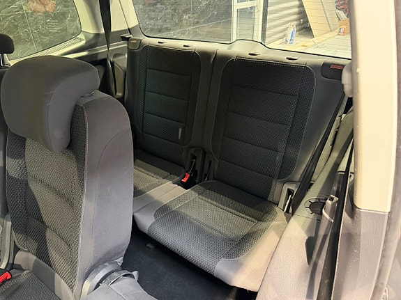 Volkswagen Touran 19 of 27
