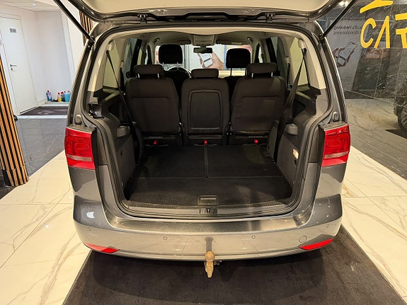 Volkswagen Touran 5 of 27