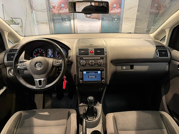 Volkswagen Touran 10 of 27
