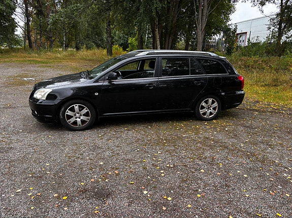 Toyota Avensis 4 of 4