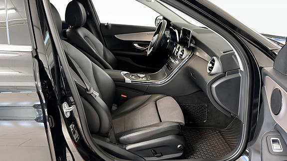 Mercedes-Benz C220 d 3 of 18