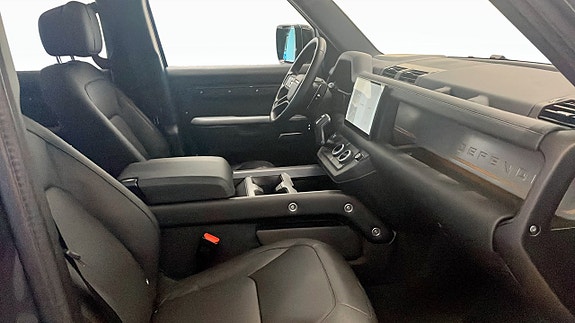 Land Rover Defender 130 3 of 13