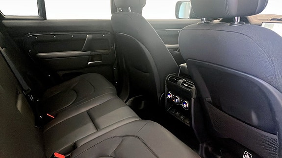 Land Rover Defender 130 5 of 13