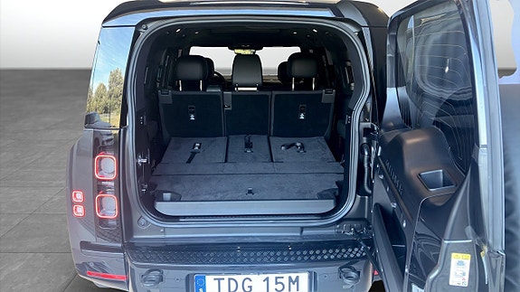 Land Rover Defender 130 10 of 13
