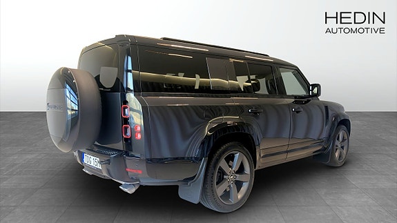 Land Rover Defender 130 2 of 13