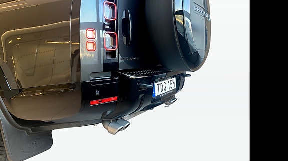 Land Rover Defender 130 12 of 13