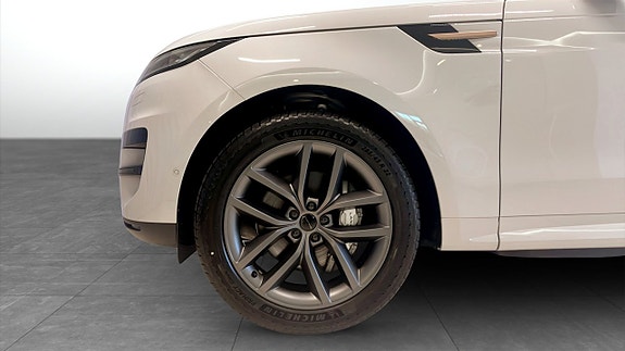 Land Rover Range Rover Sport 9 of 13