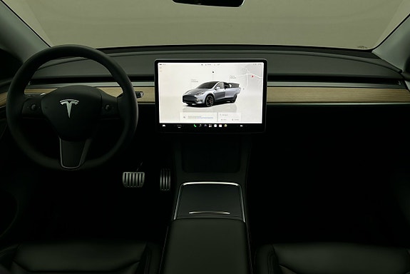 Tesla Model Y 3 of 3