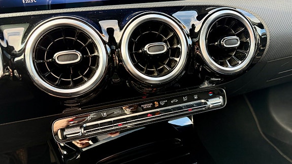 Mercedes-Benz CLA250 e 20 of 20