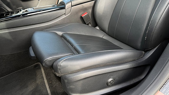 Mercedes-Benz CLA250 e 14 of 20