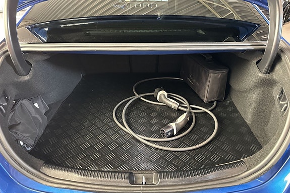 Mercedes-Benz C300 e 27 of 29