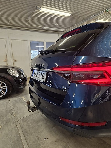 Skoda Superb 8 of 22
