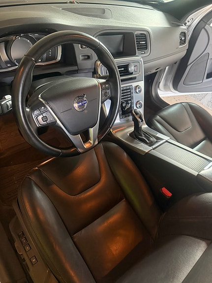 Volvo V60 Cross Country 4 of 8