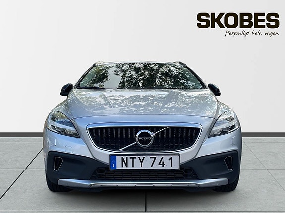 Volvo V40 Cross Country 2 of 3