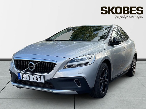 Volvo V40 Cross Country 3 of 3