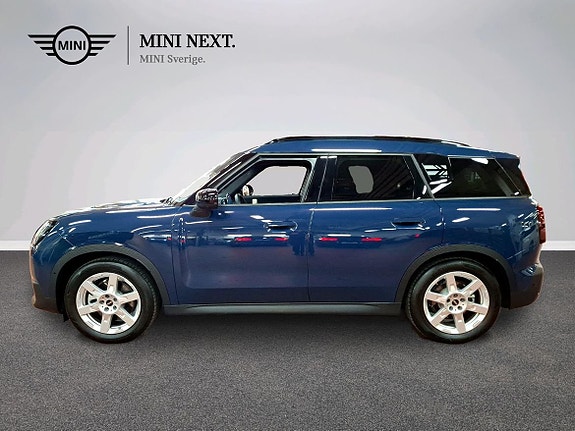 MINI Countryman SE 2 of 16