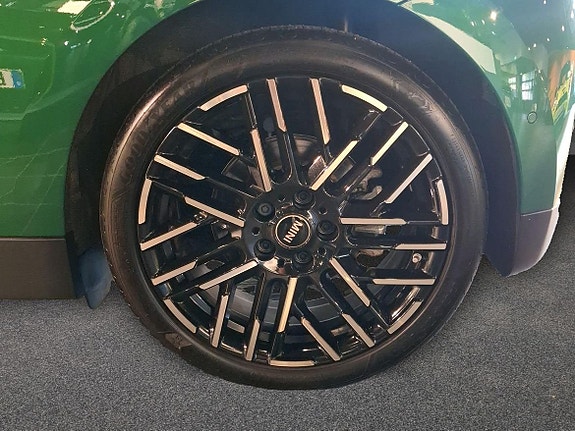 MINI Cooper SE 13 of 16