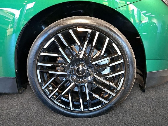 MINI Cooper SE 14 of 16