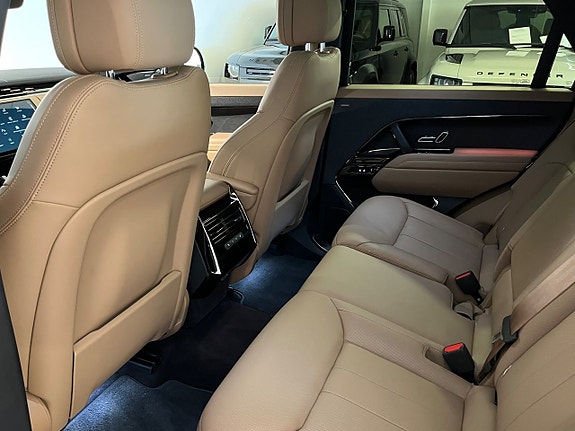 Land Rover Range Rover Sport 9 of 13