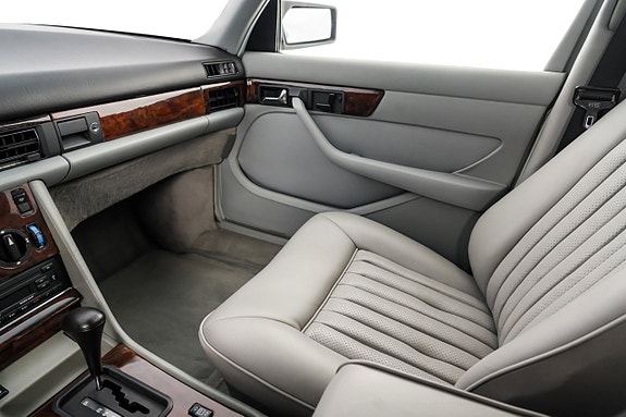 Mercedes-Benz 300 SE 15 of 22