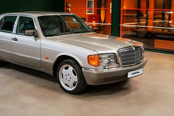 Mercedes-Benz 300 SE 2 of 22