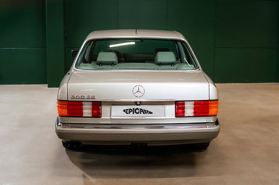 Mercedes-Benz 300 SE 8 of 22