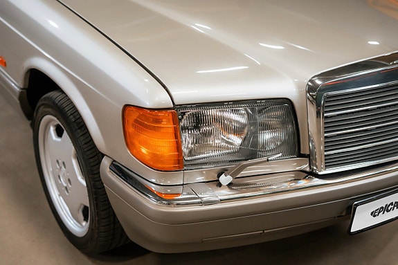 Mercedes-Benz 300 SE 9 of 22