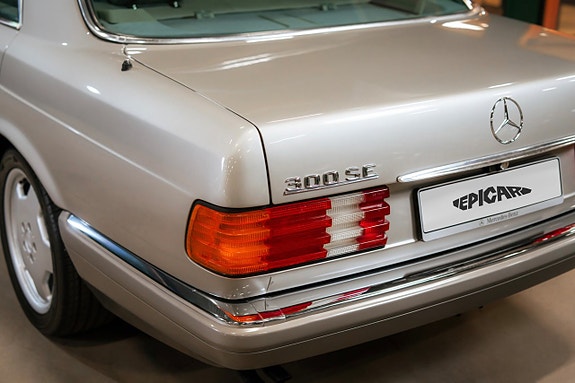 Mercedes-Benz 300 SE 10 of 22