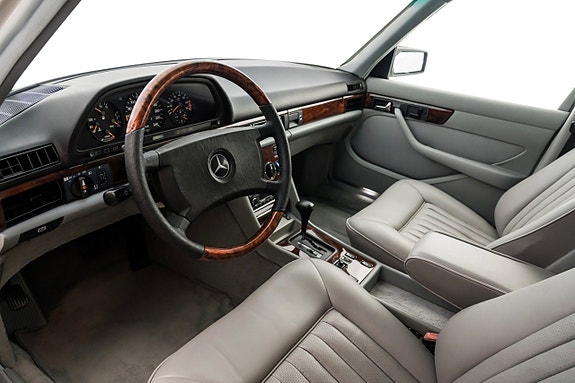 Mercedes-Benz 300 SE 11 of 22