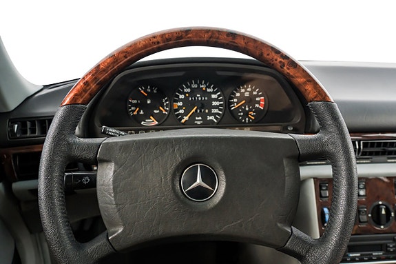 Mercedes-Benz 300 SE 12 of 22
