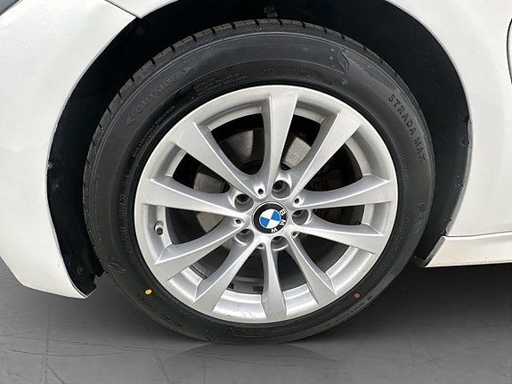 BMW 330e 30 of 30