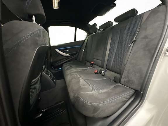 BMW 330e 27 of 30