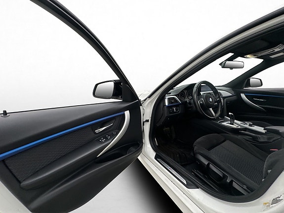 BMW 330e 10 of 30