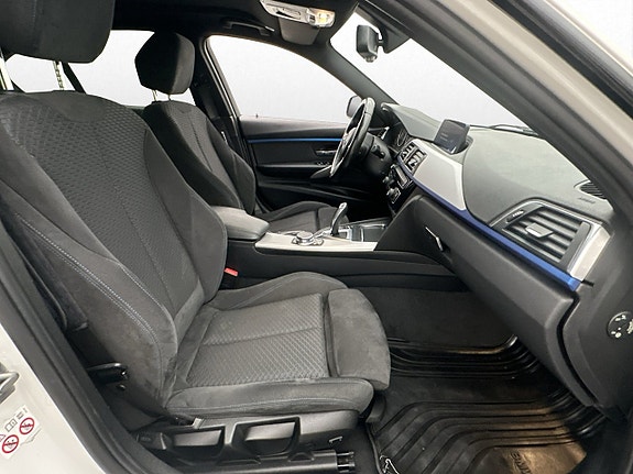 BMW 330e 25 of 30