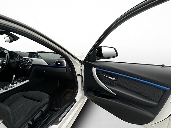 BMW 330e 26 of 30