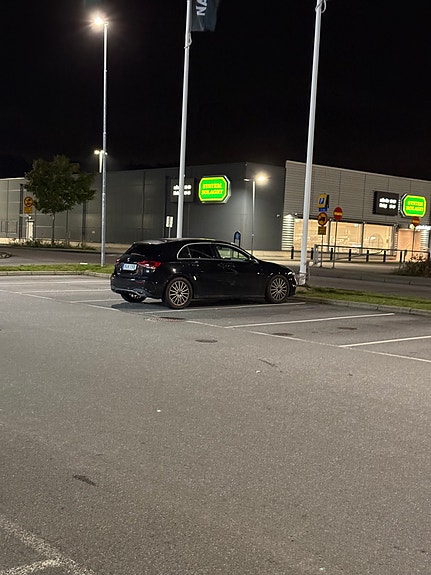 Mercedes-Benz A180 2 of 7