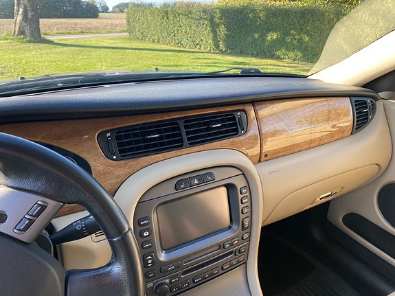 Jaguar X-TYPE 5 of 8
