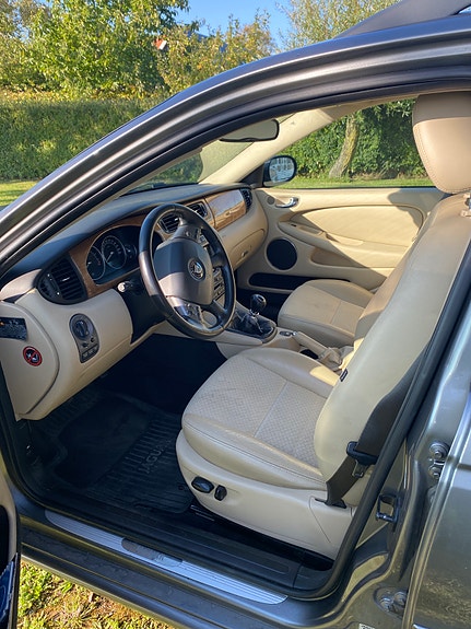Jaguar X-TYPE 3 of 8