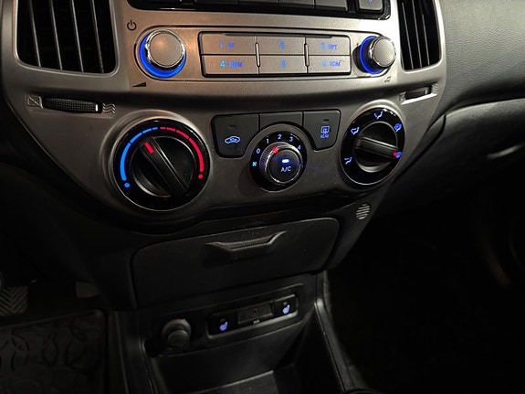 Hyundai i20 11 of 13