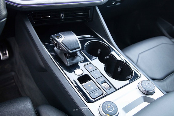Volkswagen Touareg 12 of 24