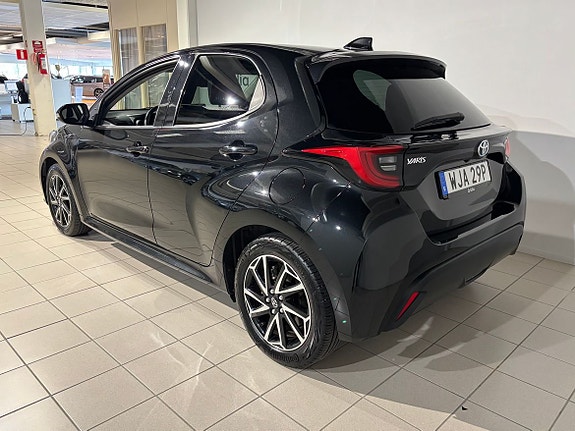 Toyota Yaris 13 of 16