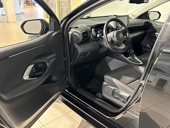 Toyota Yaris 4 of 16