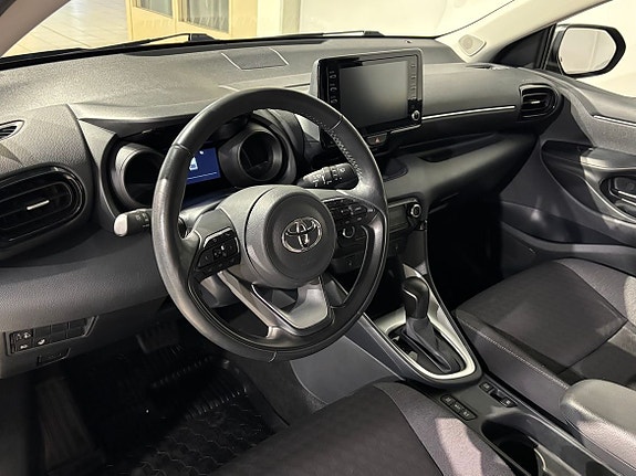 Toyota Yaris 7 of 16