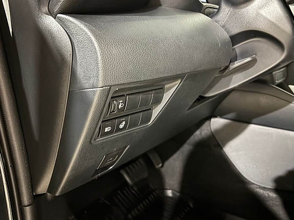 Toyota Yaris 6 of 16