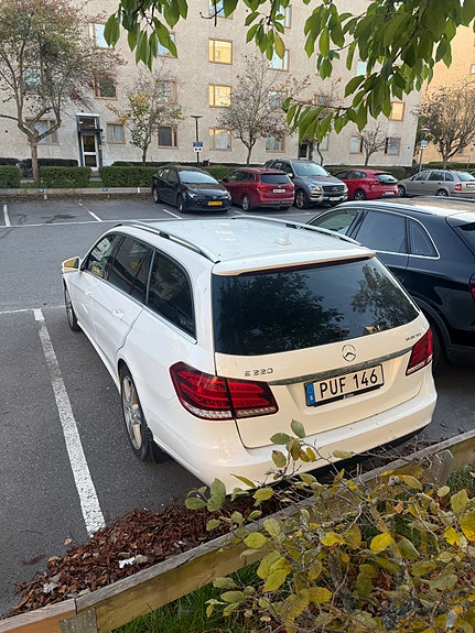 Mercedes-Benz E220 4 of 6